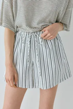 Annika Shorts Black Stripe
