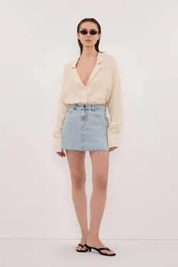 DANA LIGHT RINSE DENIM MINI SKIRT