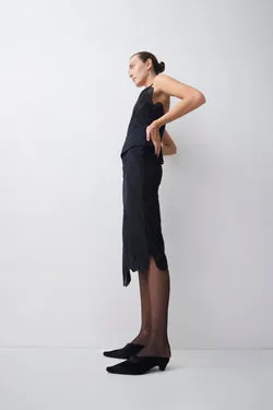 BLACK SCALLOPED LACE FORME SKIRT