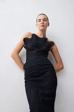 BLACK SCALLOPED LACE FLUX TOP